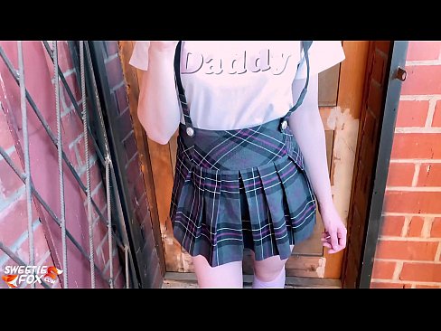 ❤️ ʻO ke kaikamahine kula e ʻū hohonu i kāna dick a hoʻopaʻa ʻia ma mua o nā papa. ❤ Ano porn ia makou